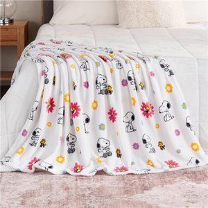 Soft Plush Blanket Peanuts Snoopy & Woodstock Floral Fun White  55  x 70…